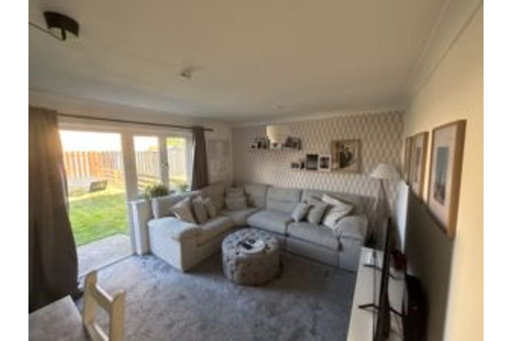 Property photo 2 of 11 Living Room