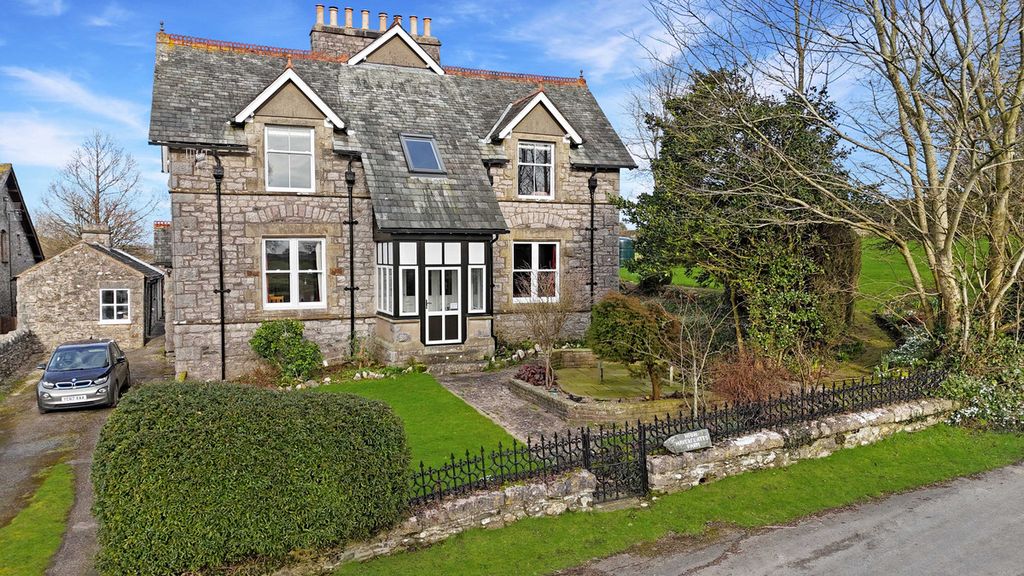 Property photo 1 of 48