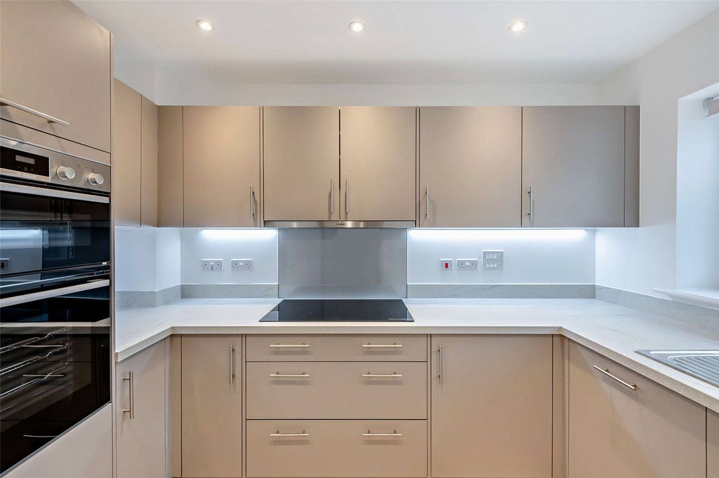 Property photo 2 of 7 Kitchen