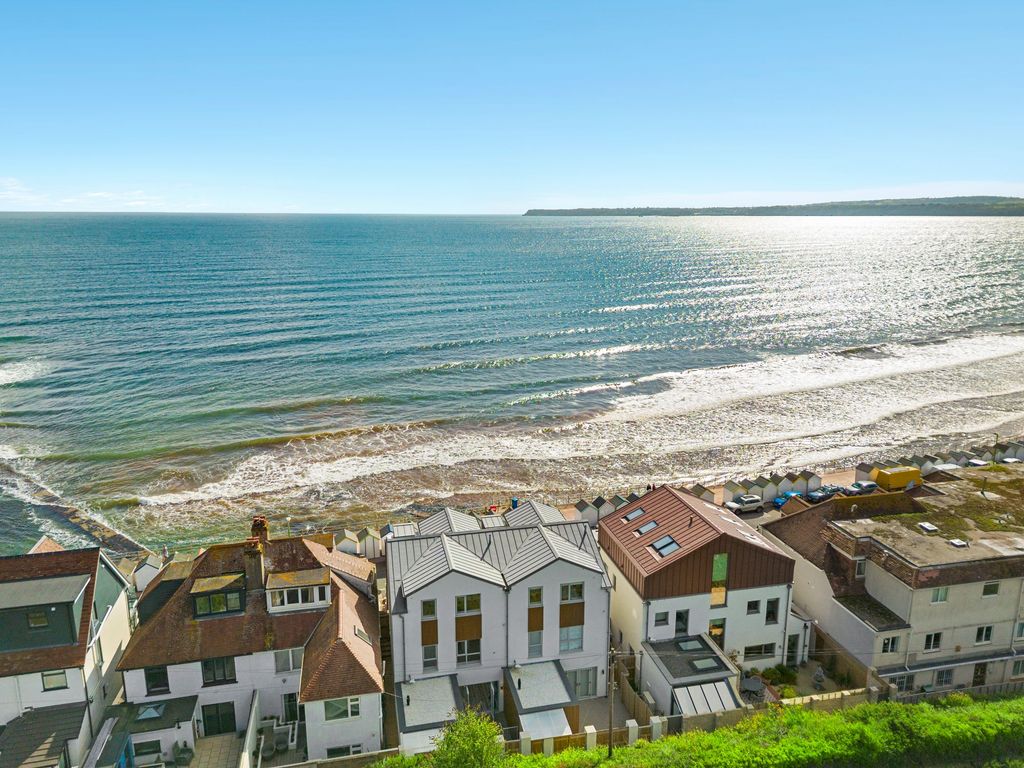 Property photo 2 of 30