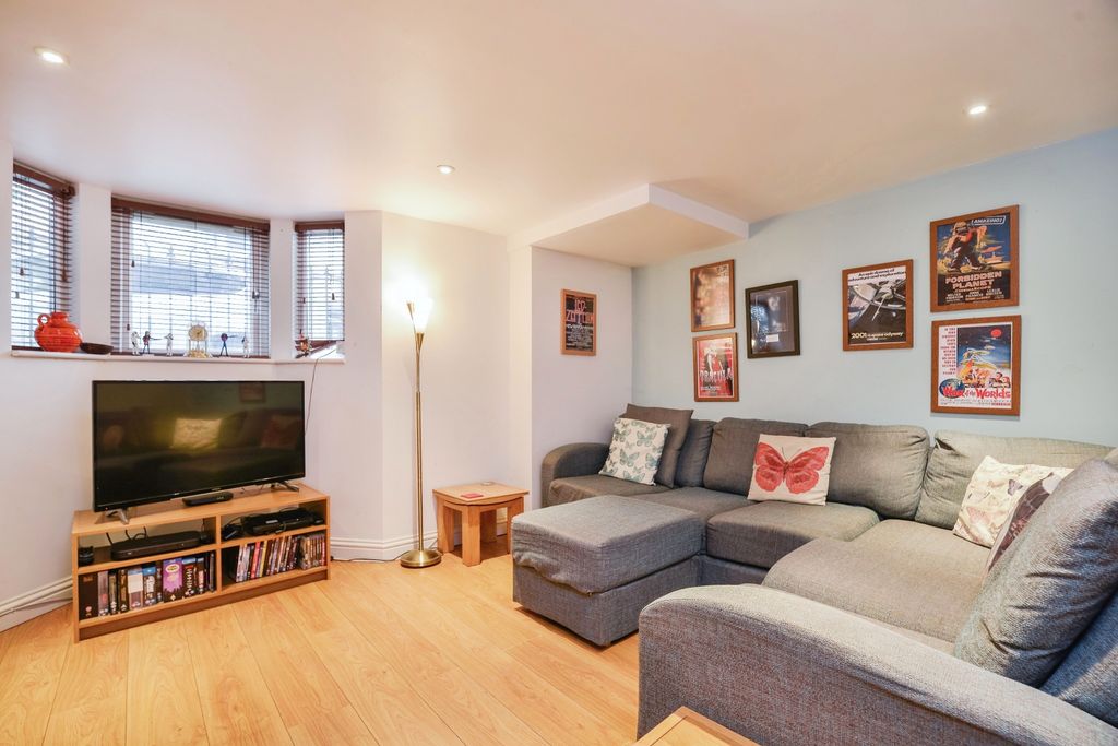 Property photo 2 of 17 Photography