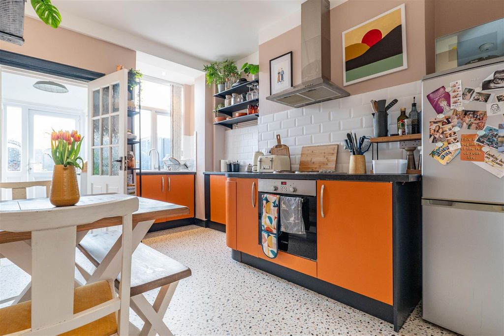 Property photo 3 of 21 Kitchen/Dining Room