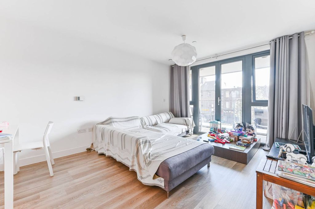 Property photo 3 of 11