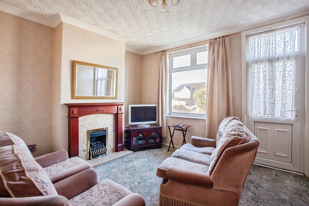 Property photo 2 of 17 Photo