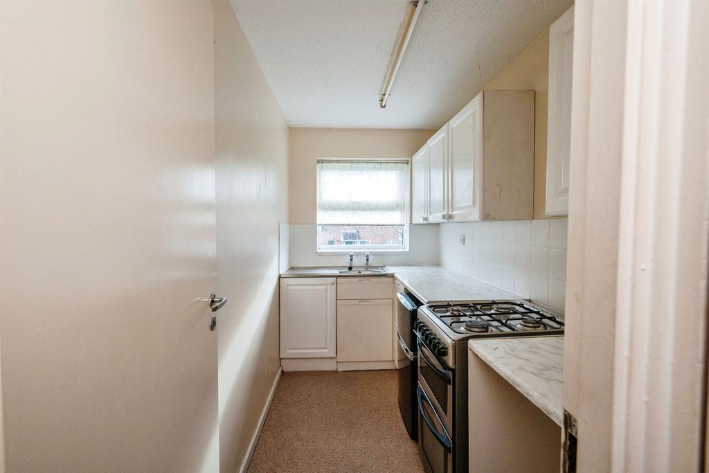 Property photo 2 of 7 Kitchen