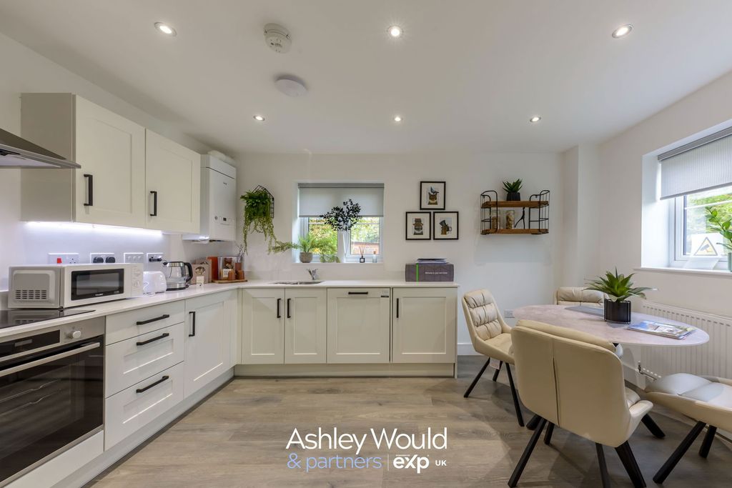 Property photo 3 of 27