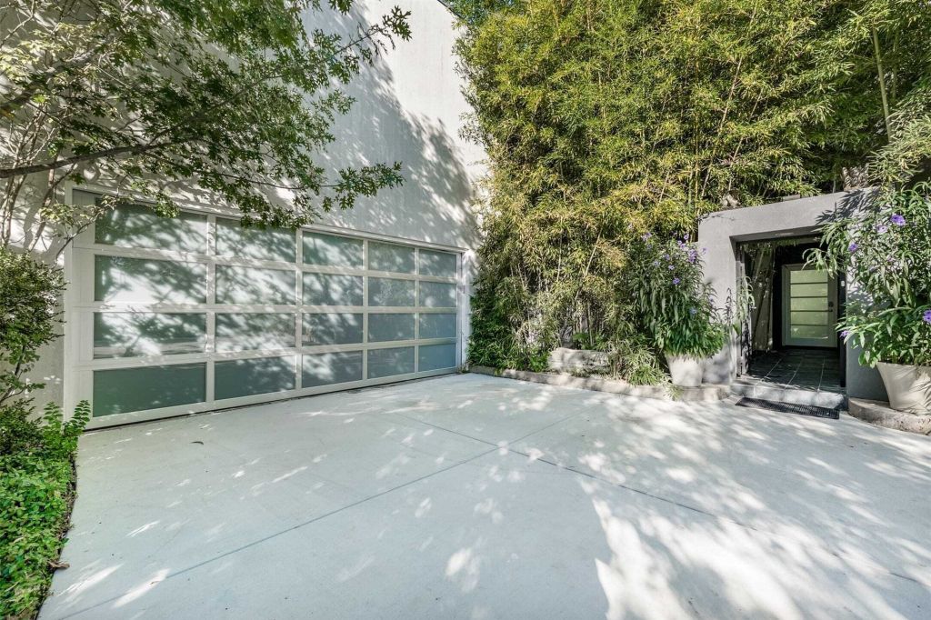 Property photo 1 of 30