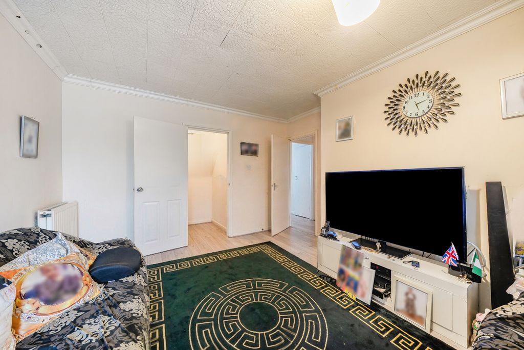 Property photo 3 of 8 1-69d61F4548B22-1...