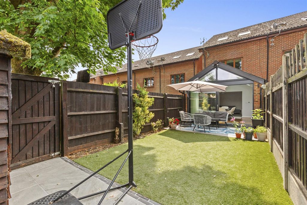 Property photo 2 of 14 John North Close-13.Jpg