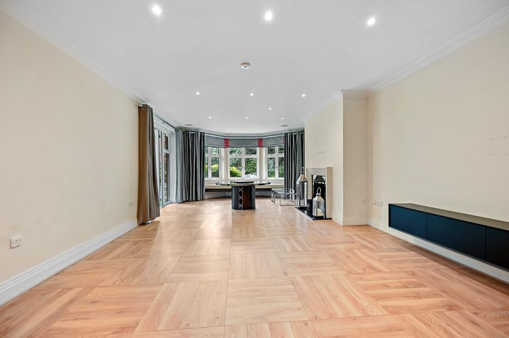 Property photo 2 of 11 Rqtec_Flat 3 Broomfield Court 2 Beaumont Close_Rec