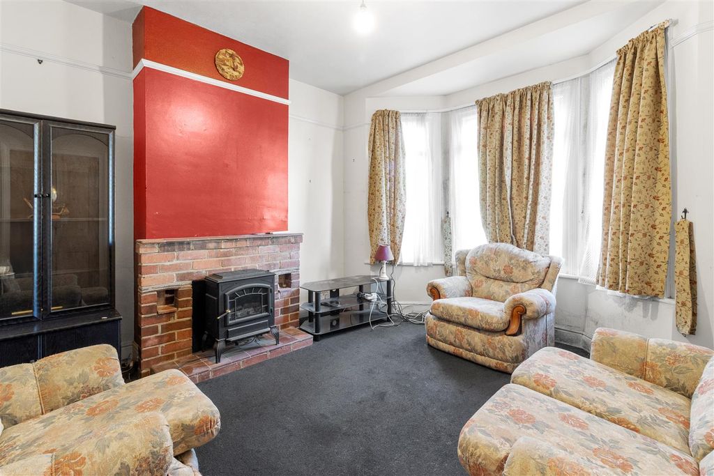 Property photo 3 of 22 Living Room