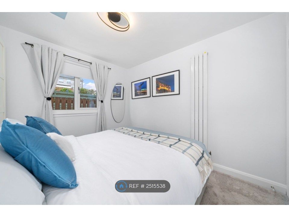 Property photo 2 of 22 Master Bedroom With King Bed