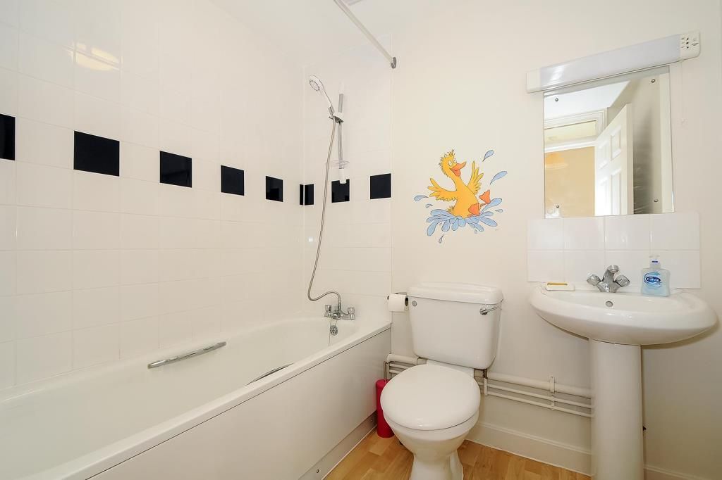 Property photo 3 of 10 Bathroom