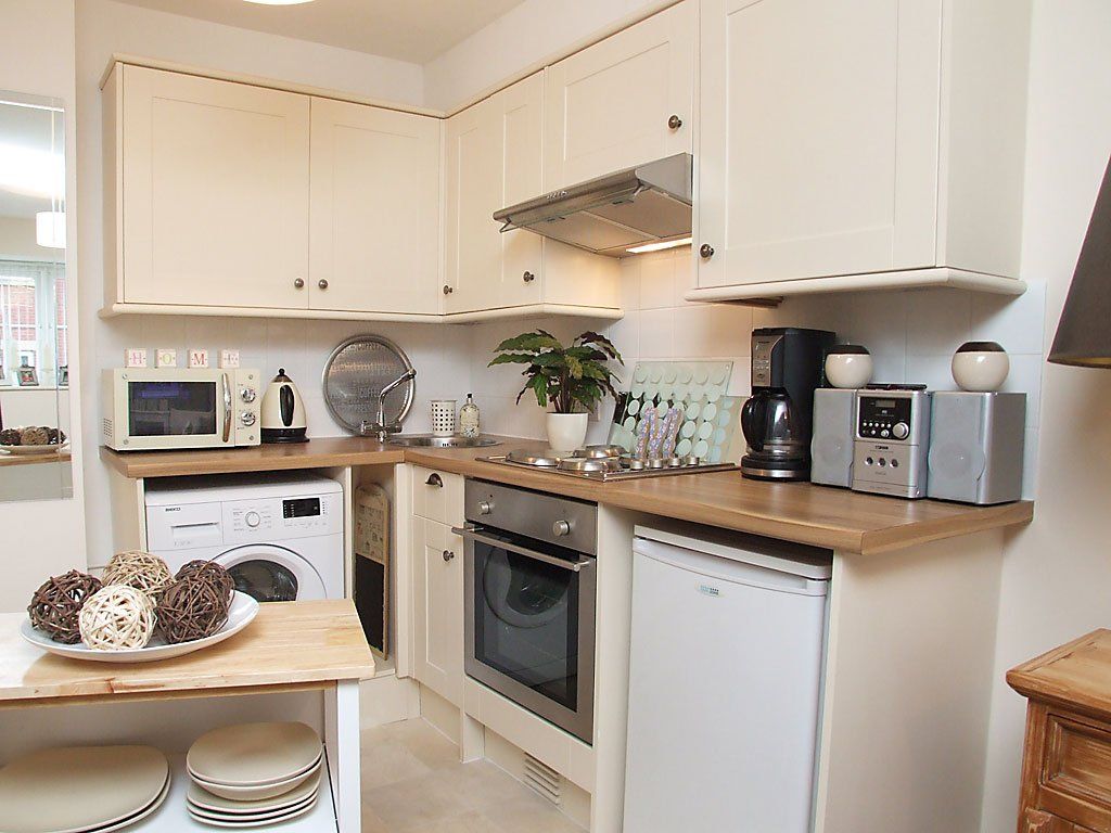 Property photo 2 of 7 Kitchen