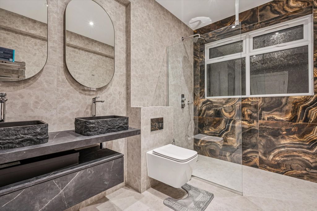 Property photo 3 of 13 Image