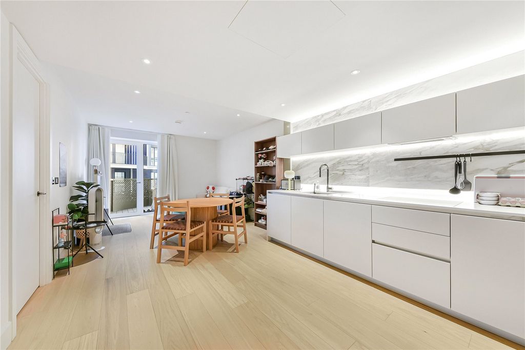 Property photo 2 of 14 Picture No. 16