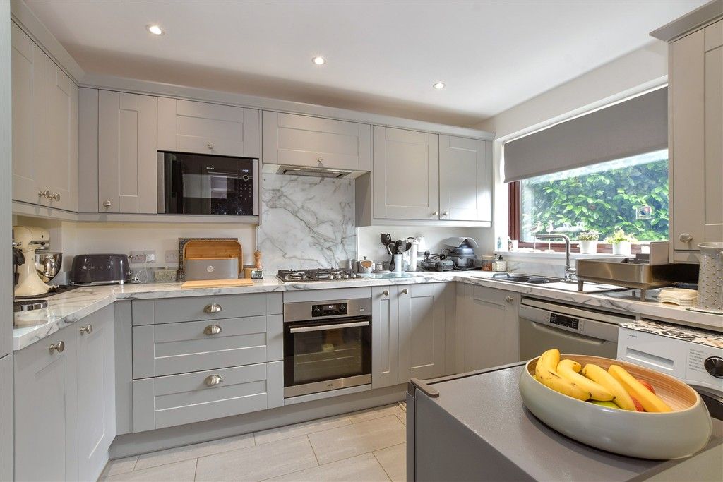 Property photo 2 of 14 Kitchen
