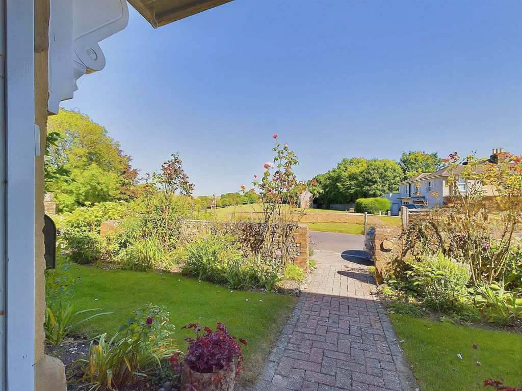 Property photo 2 of 41