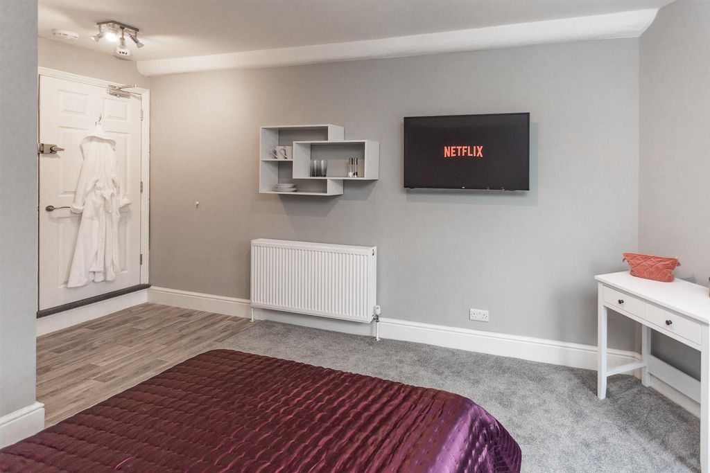 Property photo 3 of 7 5D-207114.Jpg