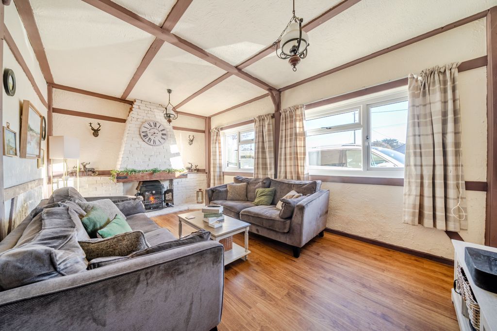 Property photo 2 of 19 Lounge