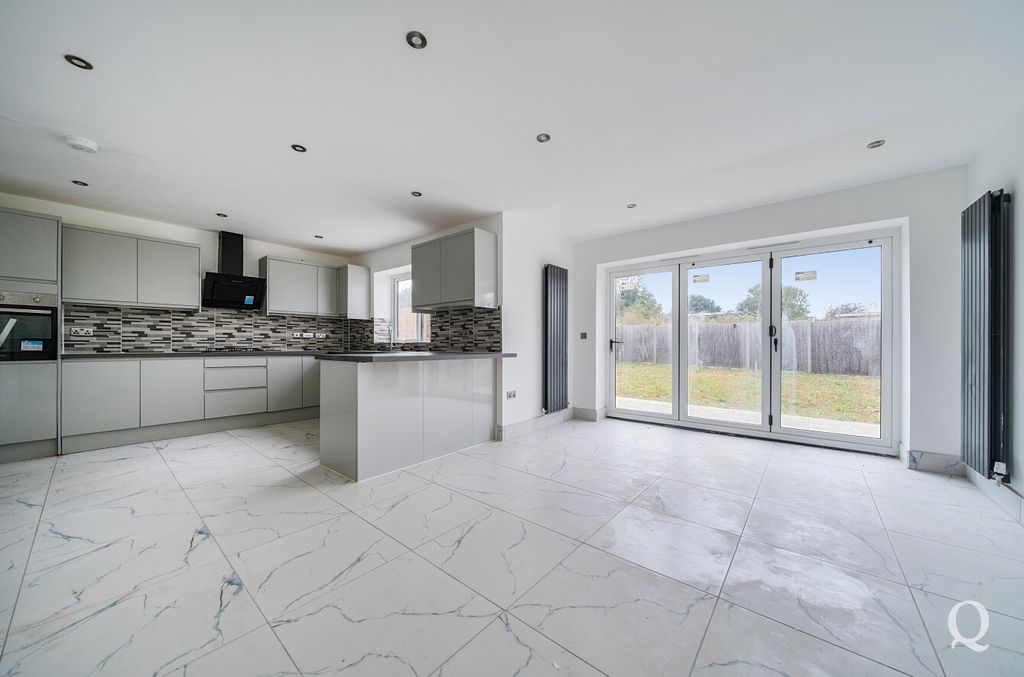 Property photo 3 of 18 9590c189-Db9E-4Ad...