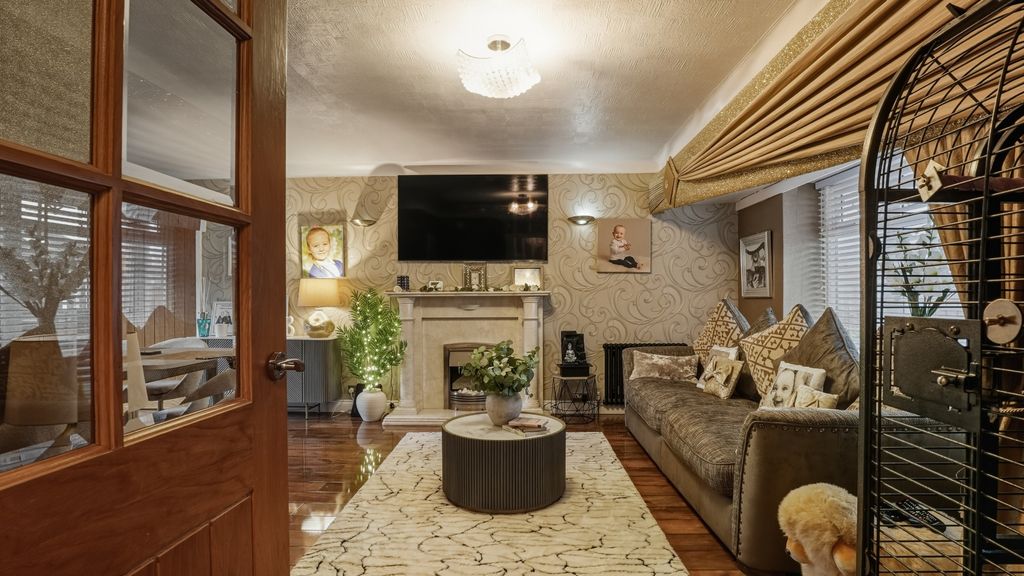 Property photo 3 of 54 4890097