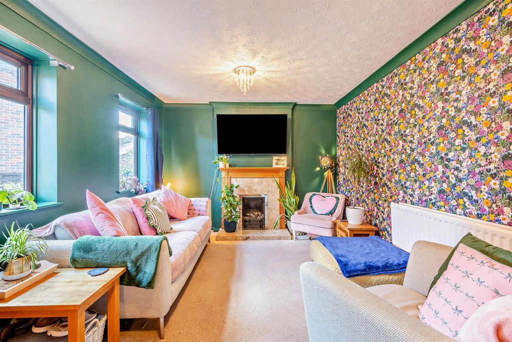 Property photo 3 of 15 8696511-Interior11-800.Jpg
