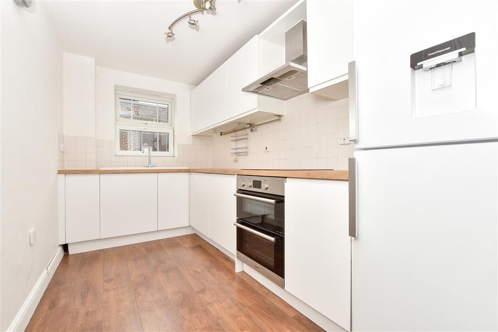 Property photo 2 of 9 Kitchen