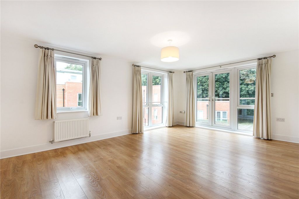 Property photo 2 of 11 Sitting/Dining Room