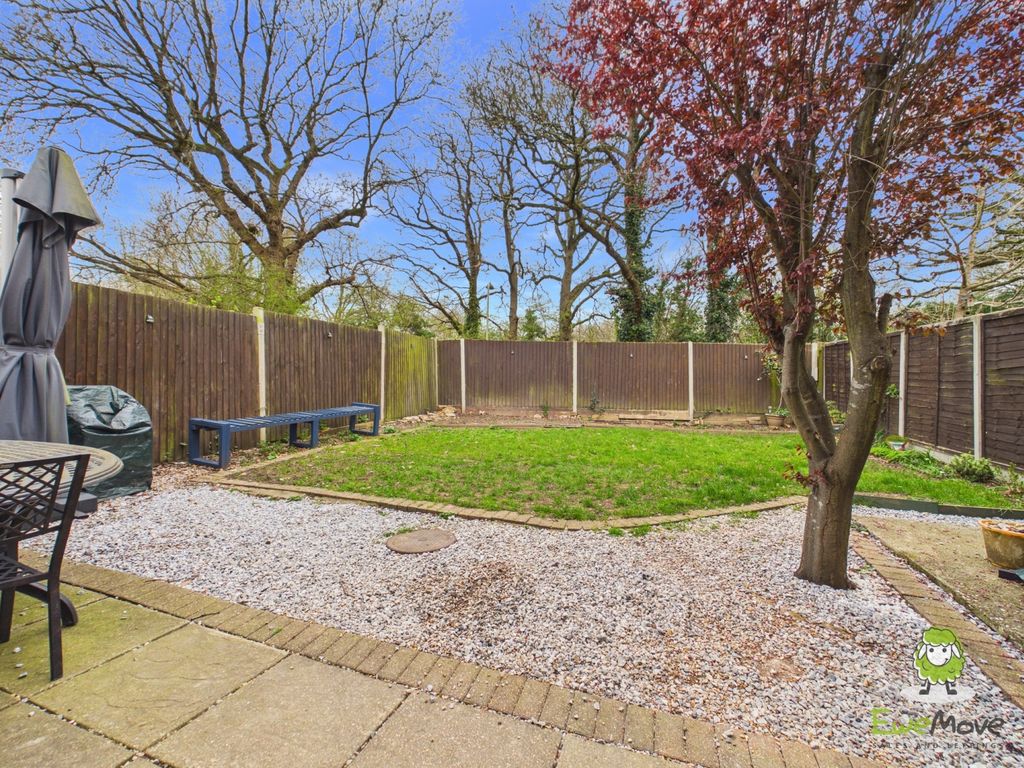 Property photo 3 of 16 Ewemove Estate Agents Basingstoke - Saffron Close