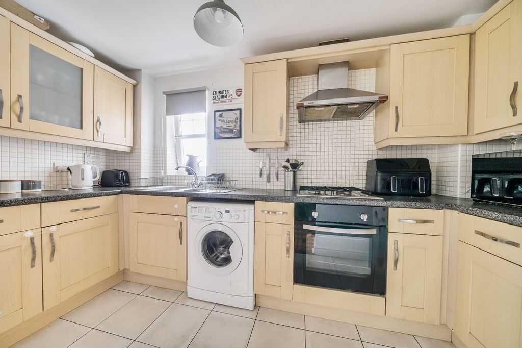 Property photo 3 of 11