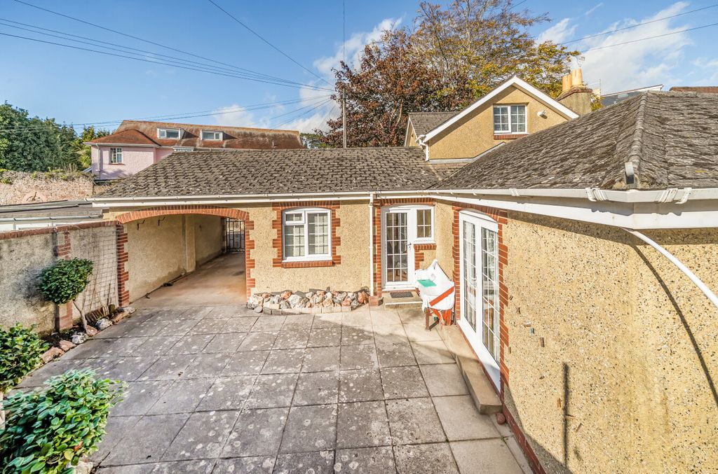 Property photo 2 of 20 1373915-2-6900ce6...