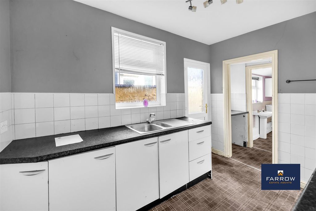 Property photo 3 of 23 Kitchen