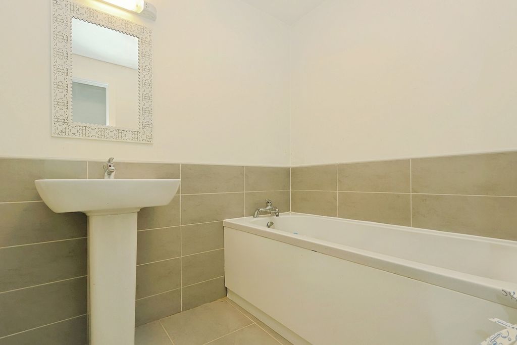 Property photo 3 of 12 Bathroom