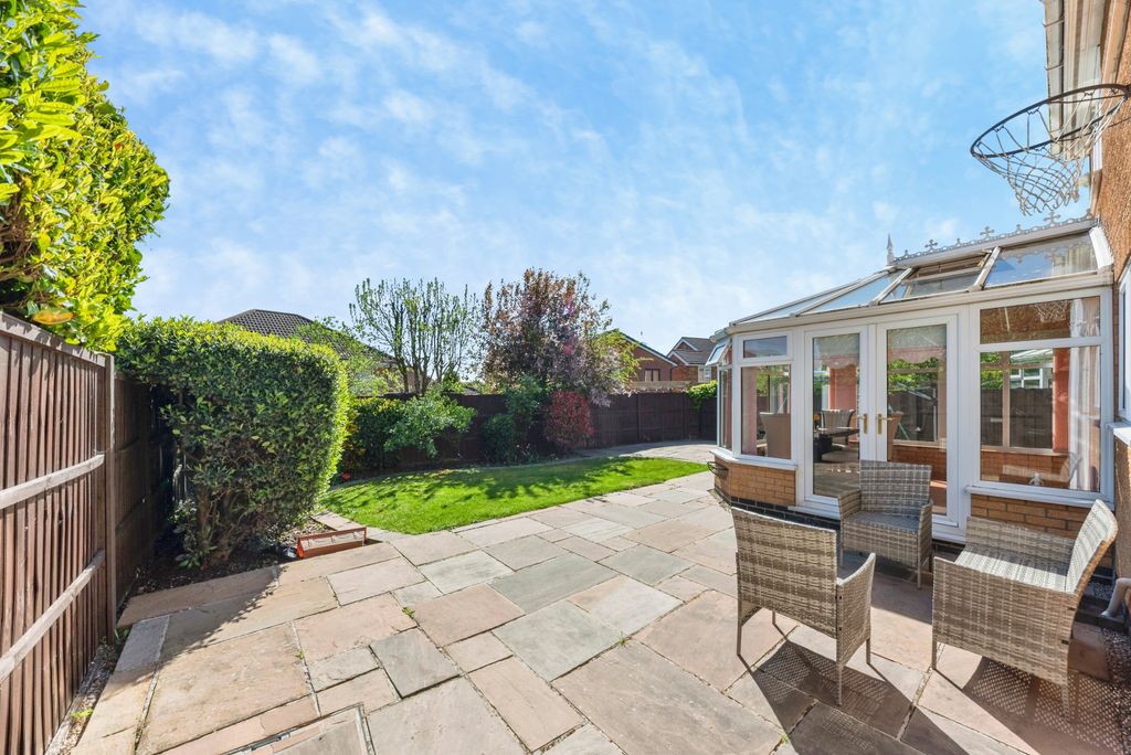 Property photo 3 of 19 7_Mendip_Close-40