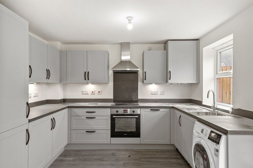 Property photo 2 of 6 Kitchen