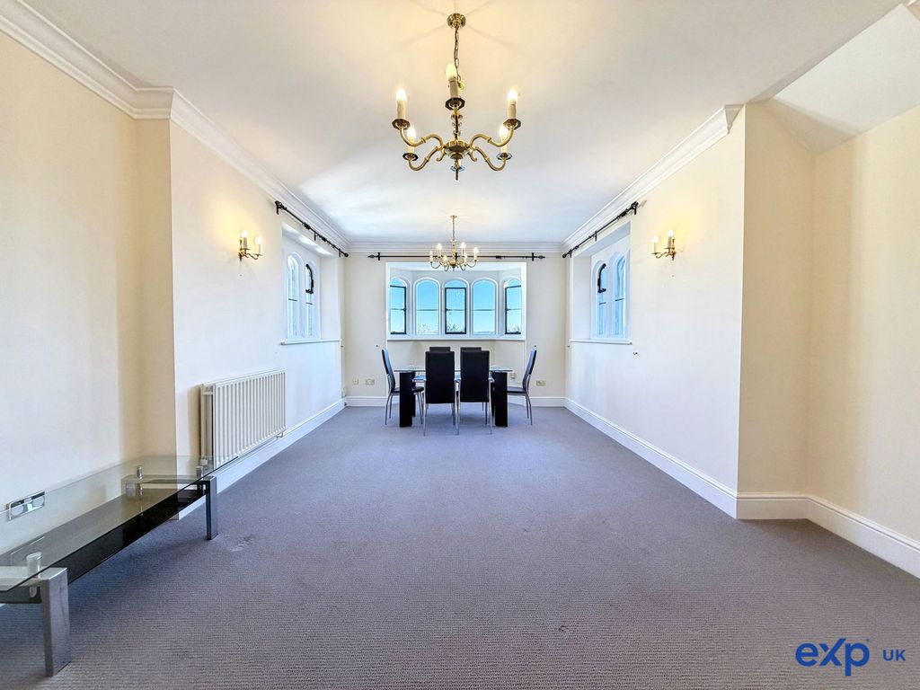 Property photo 3 of 28