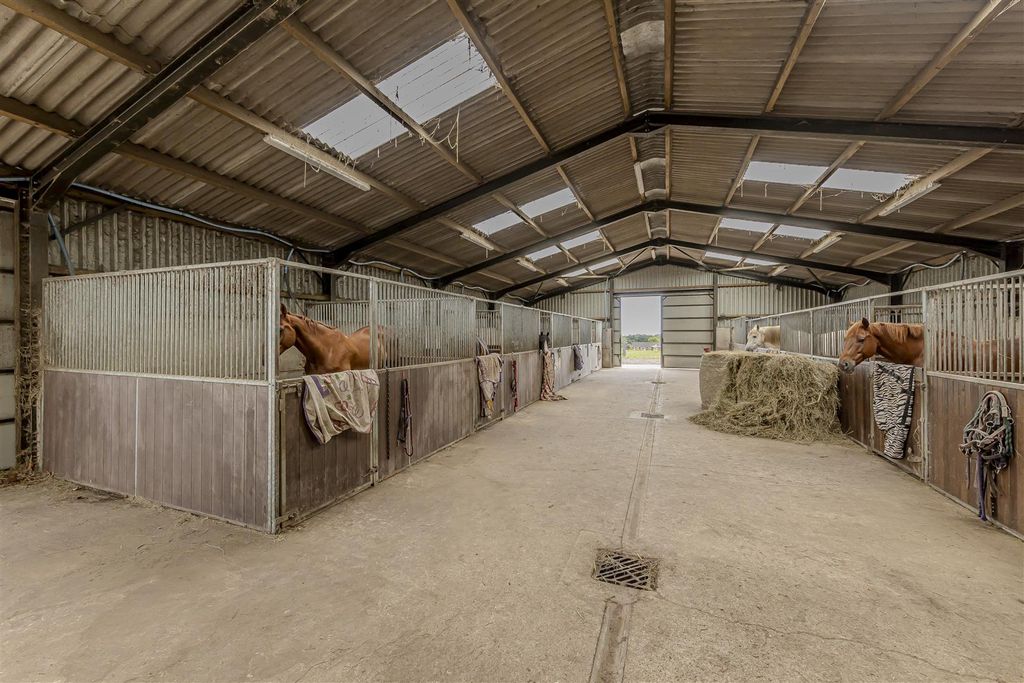 Property photo 3 of 80 Stables