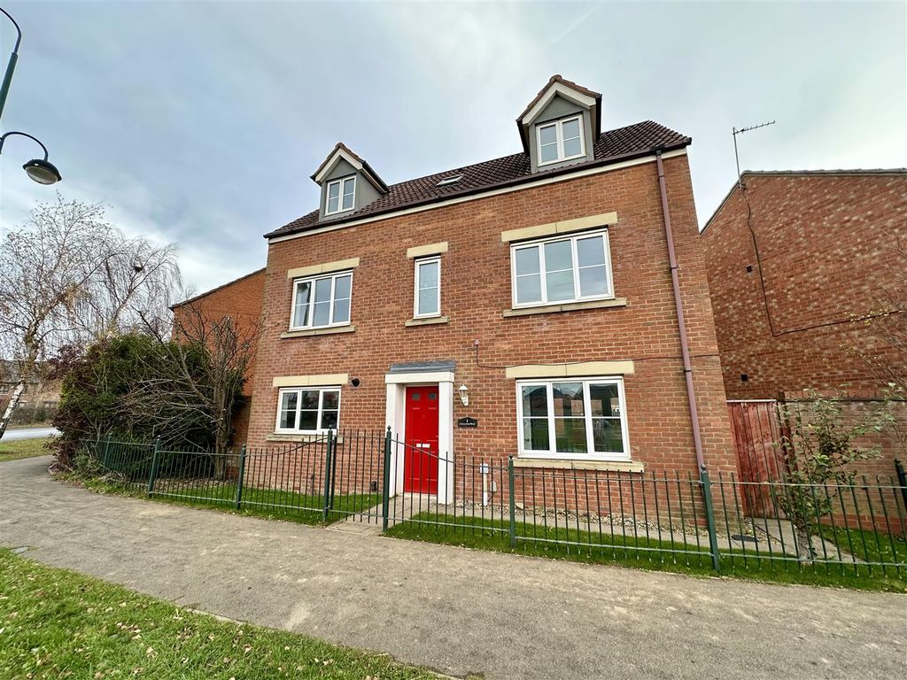 Property photo 1 of 15 Externally