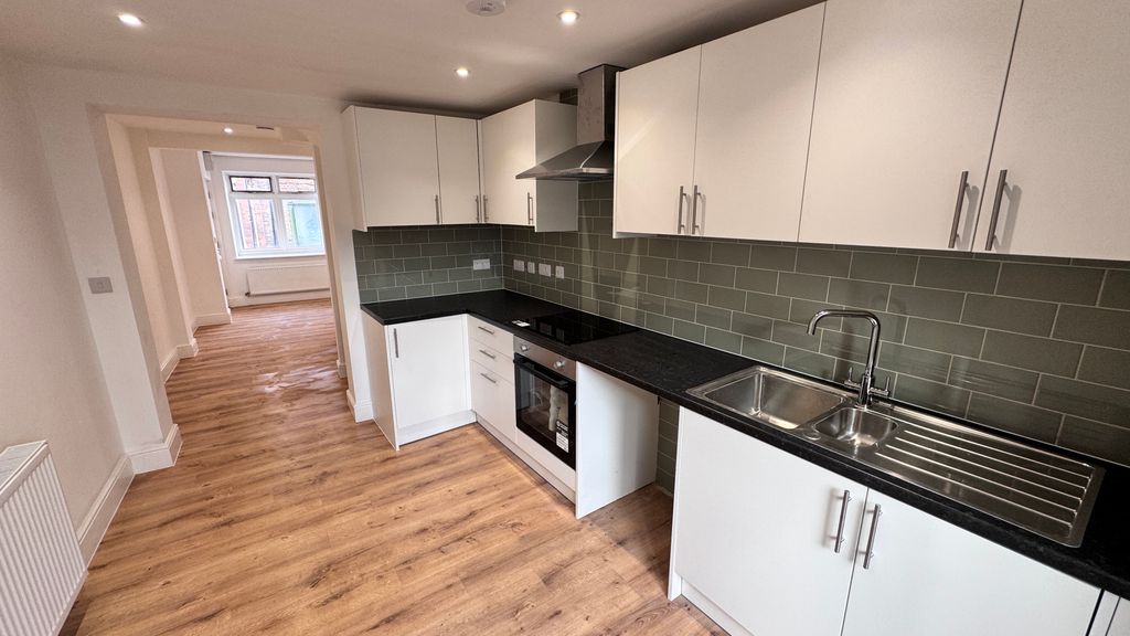 Property photo 3 of 10 Kitchen Diner
