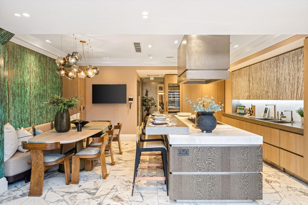 Additional image 6 of 8 bed terraced house to rentCheyne Walk & Cheyne Mews, London SW3