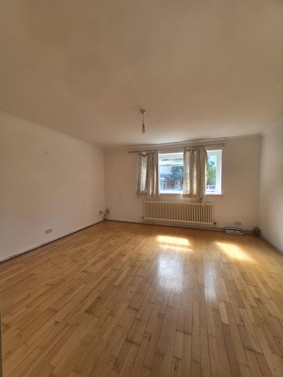 Property photo 1 of 10 2 Bedroom Flat For Rent