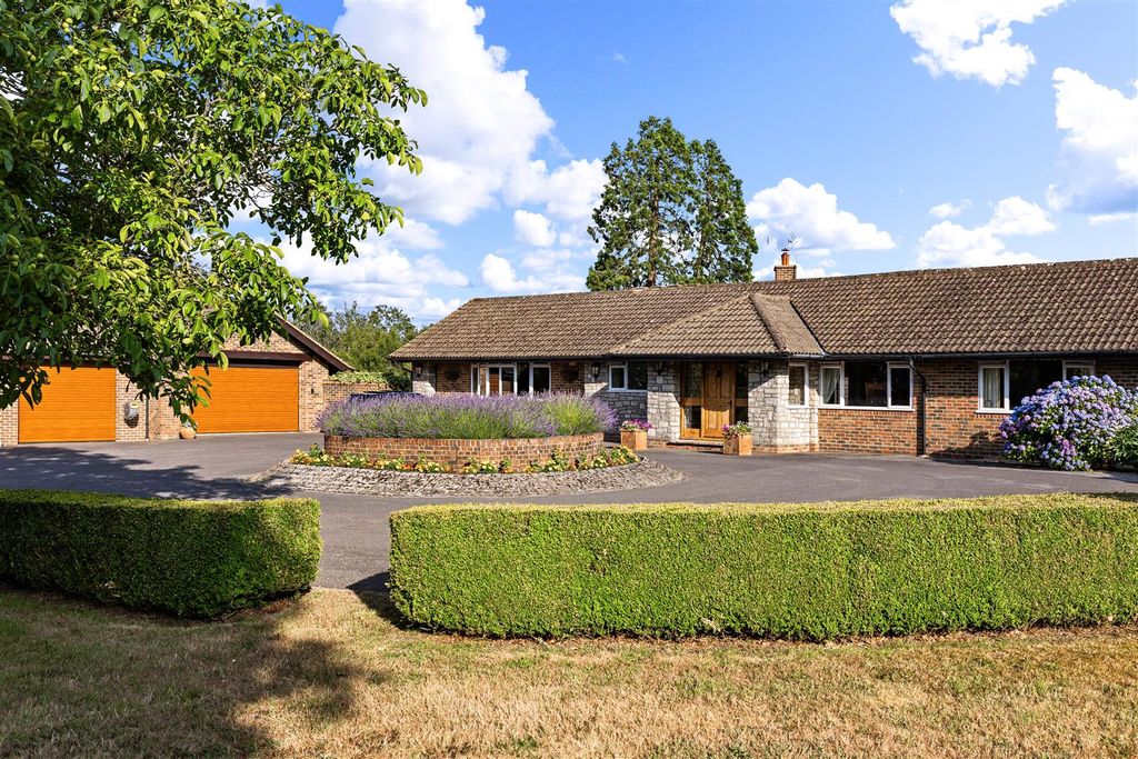Property photo 2 of 60 Maybury Farm House
