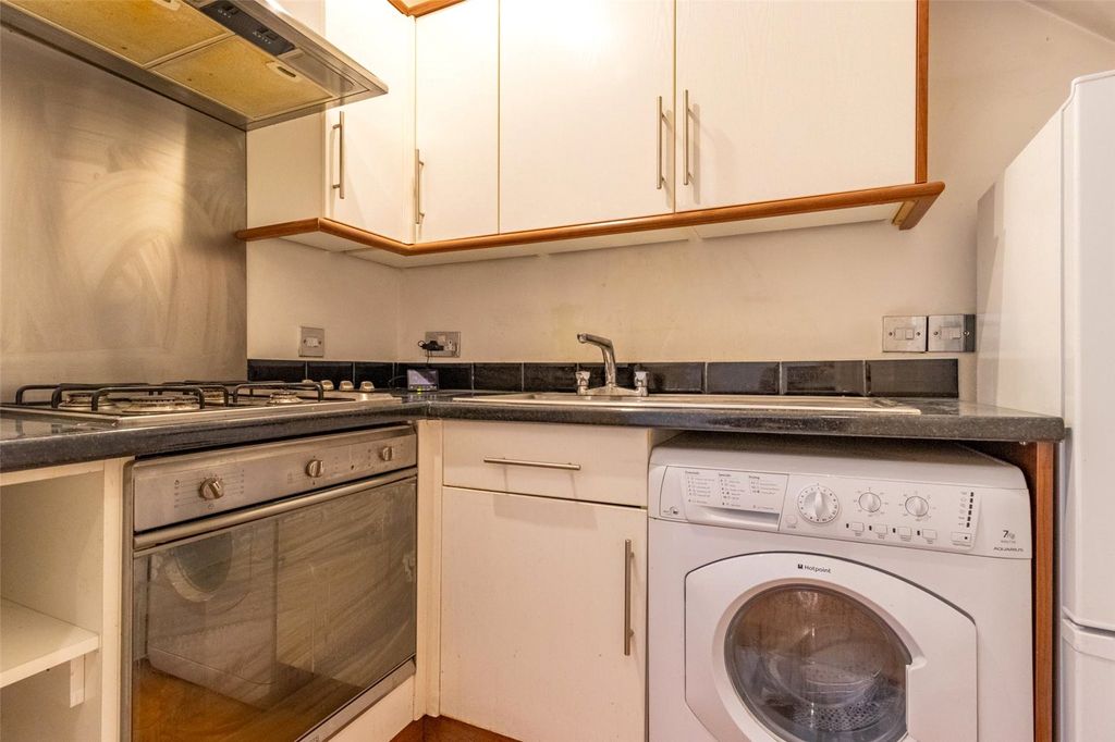 Property photo 2 of 8 Picture No. 15