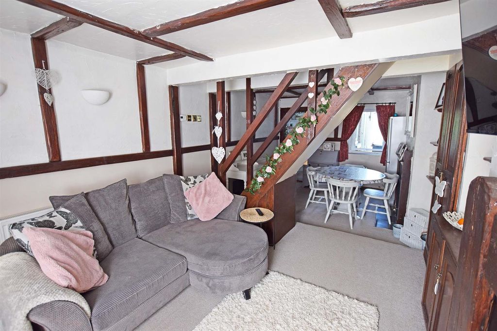 Property photo 3 of 15 Lounge (Archive)