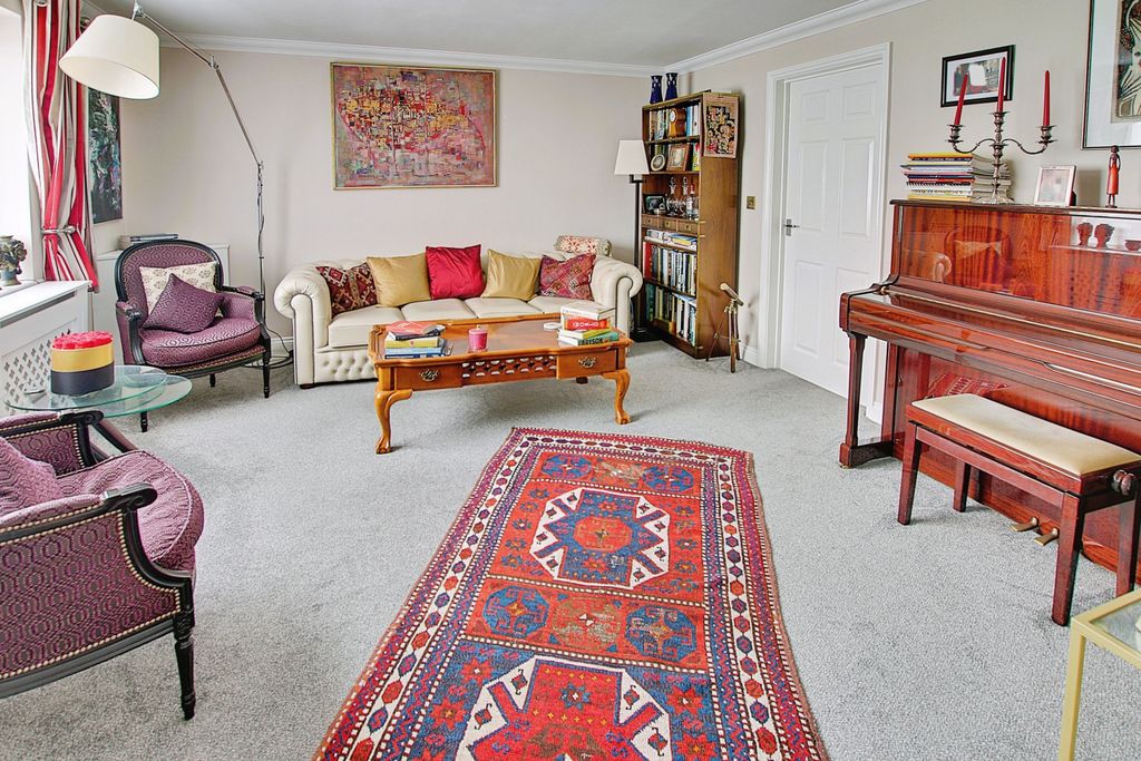 Property photo 2 of 19