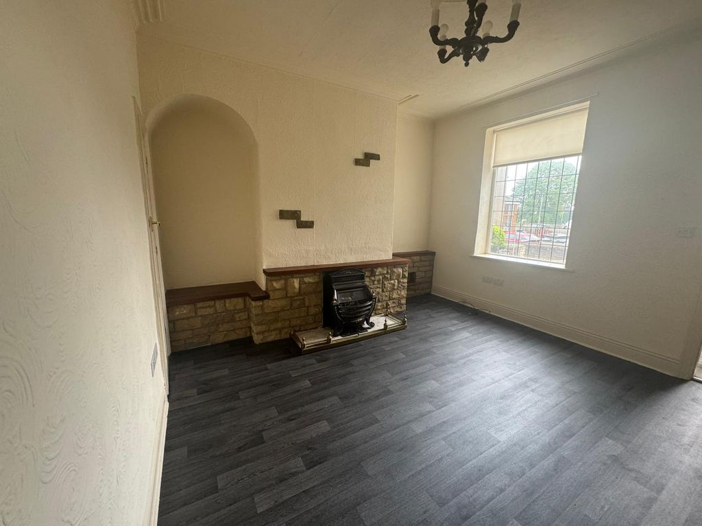 Property photo 3 of 9 Dining Room