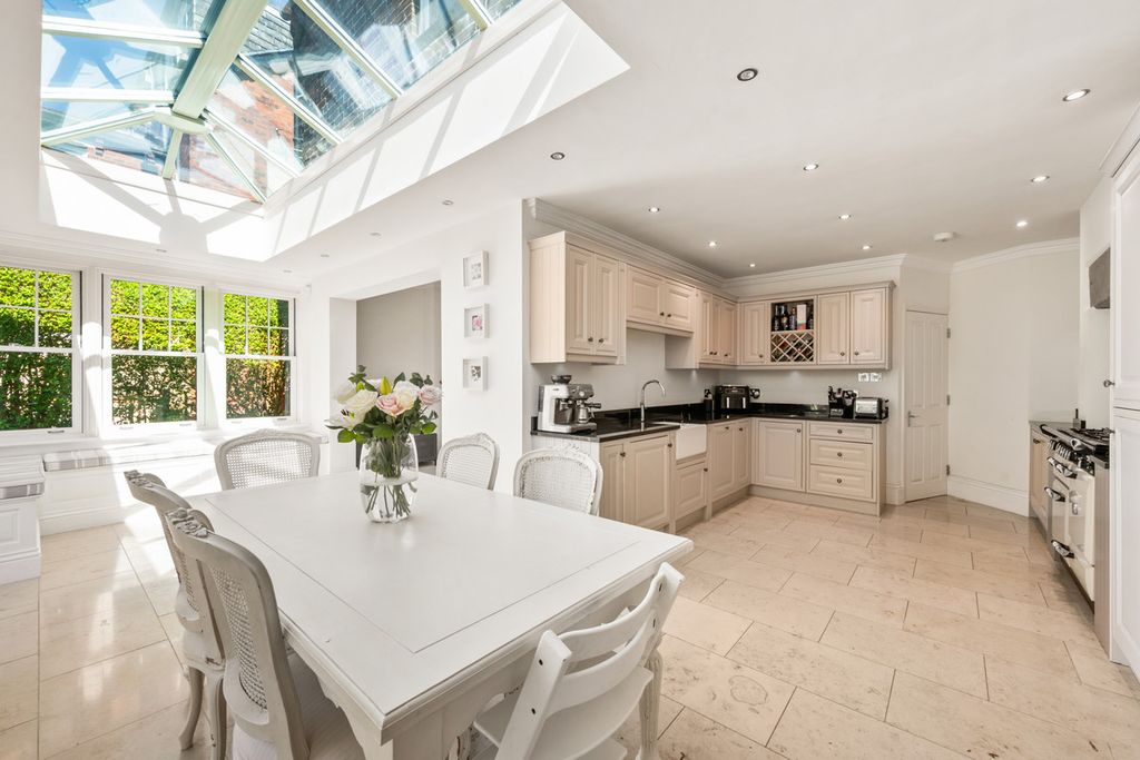 Property photo 2 of 24