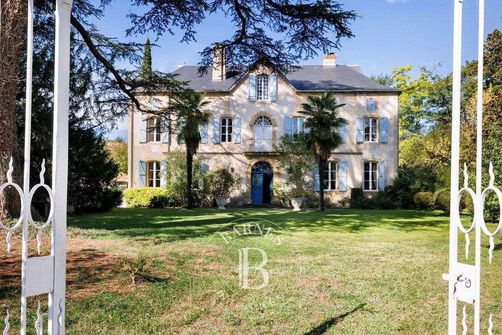 Property photo 2 of 53