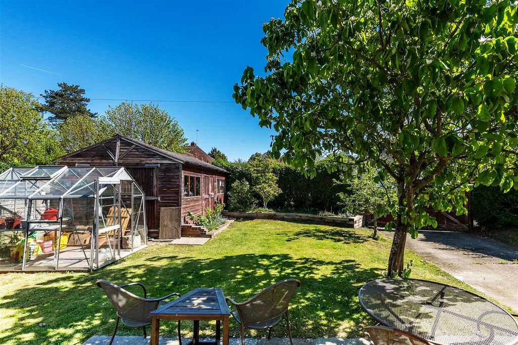 Property photo 2 of 17 44-Poplar-Avenue-7.Jpg